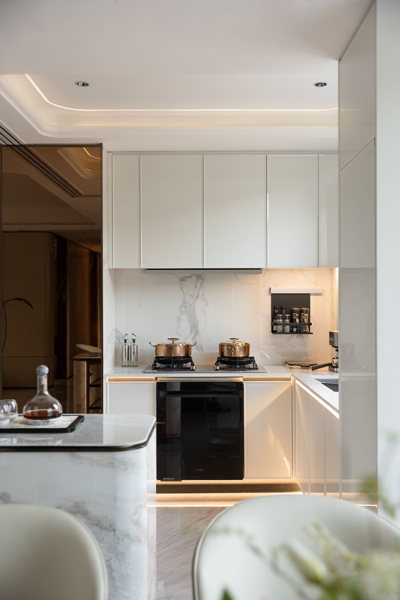 Cream Light Luxury Apartment view 8
