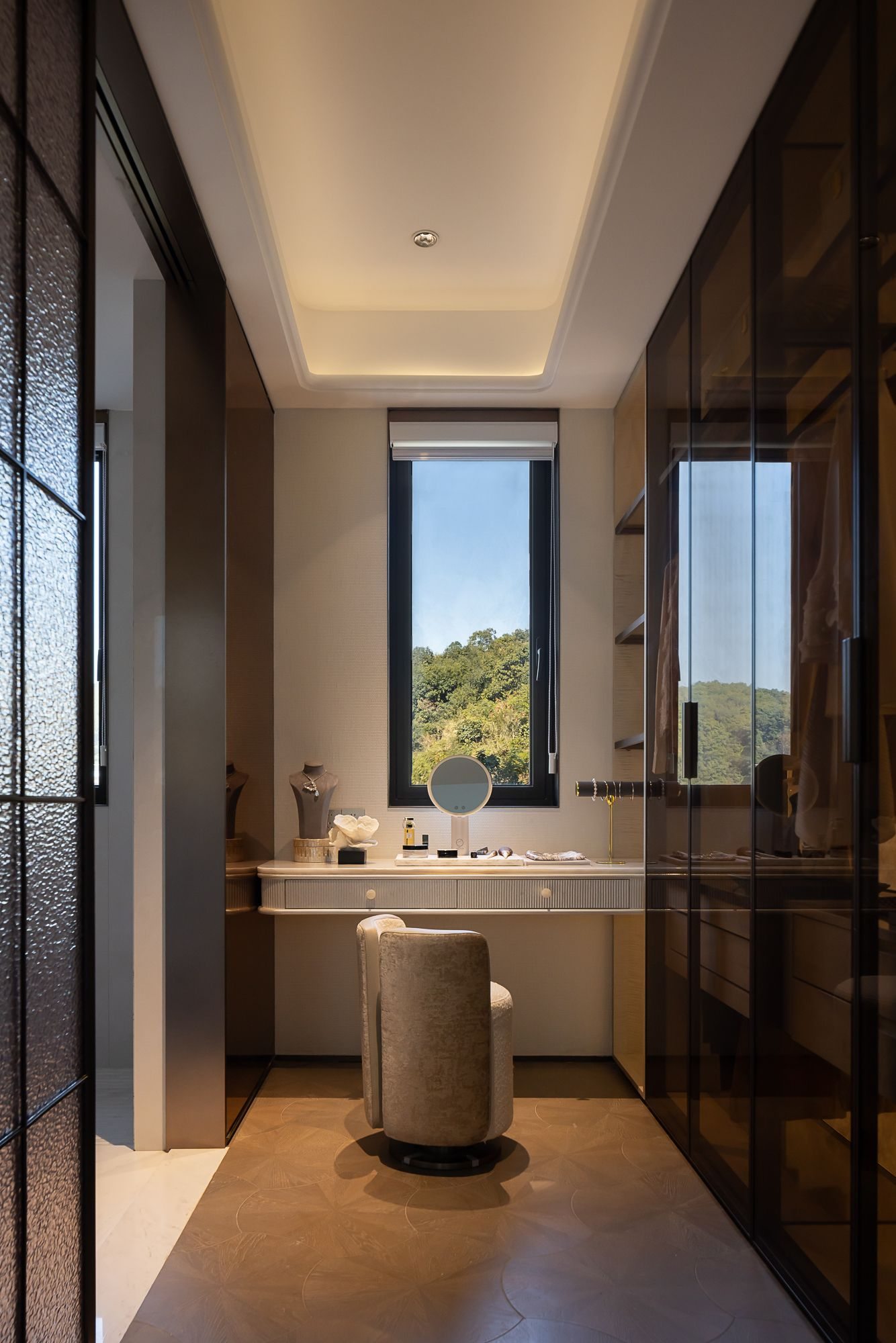 Cream Light Luxury Apartment view 16